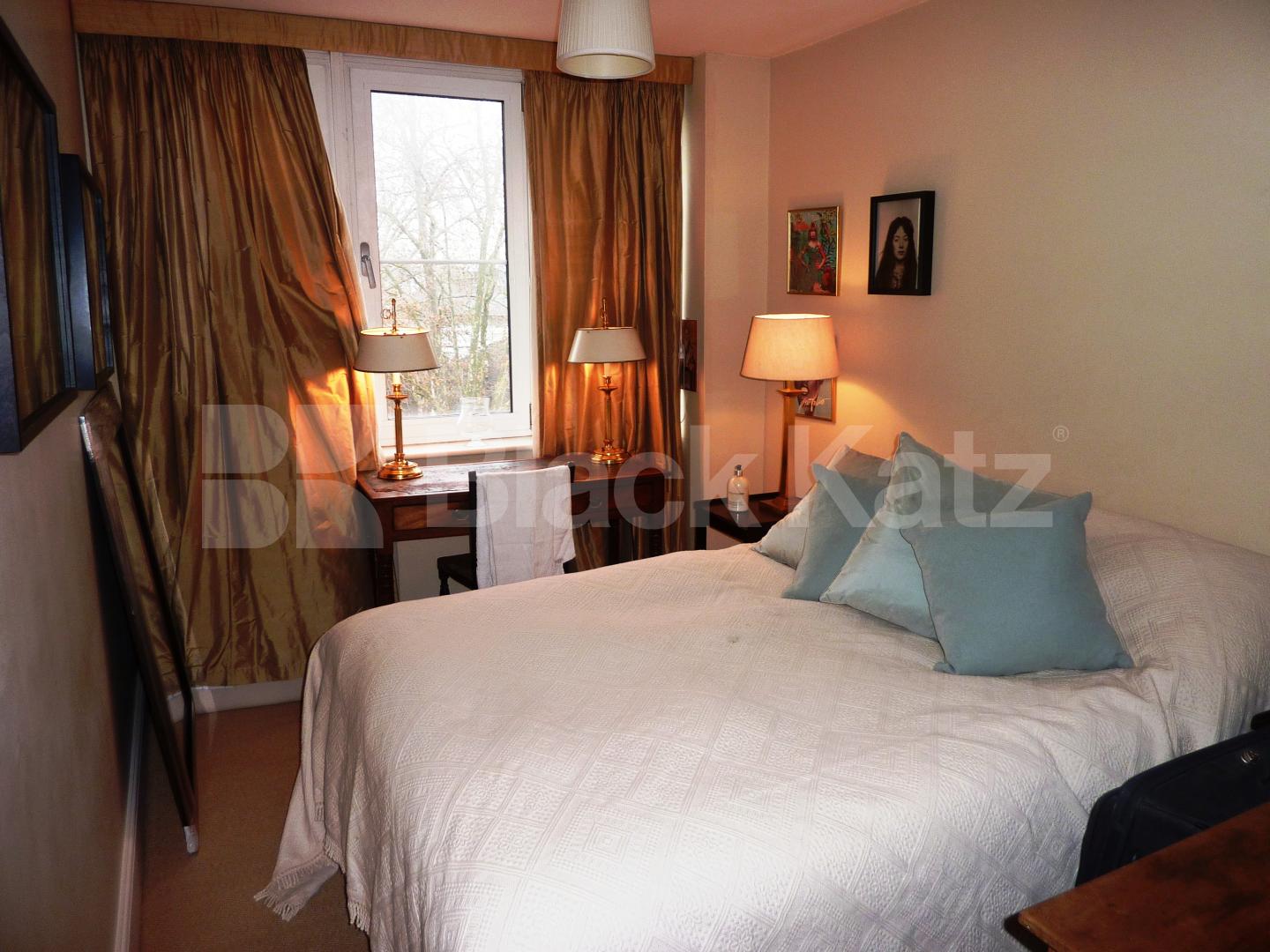 			MINS TO PORTOBELLO ROAD MARKETED!, 2 Bedroom, 1 bath, 1 reception Flat			 Oxford Gardens, LADBROKE GROVE